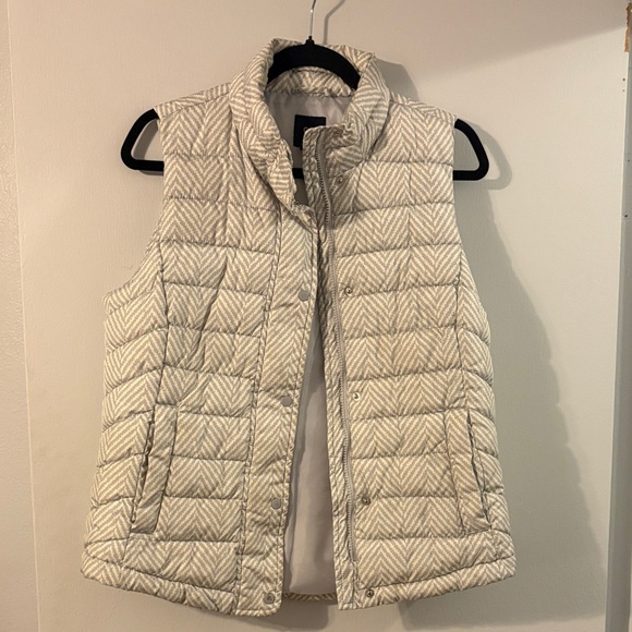 Chevron Patterned Puffer Vest - Picture 1 of 5